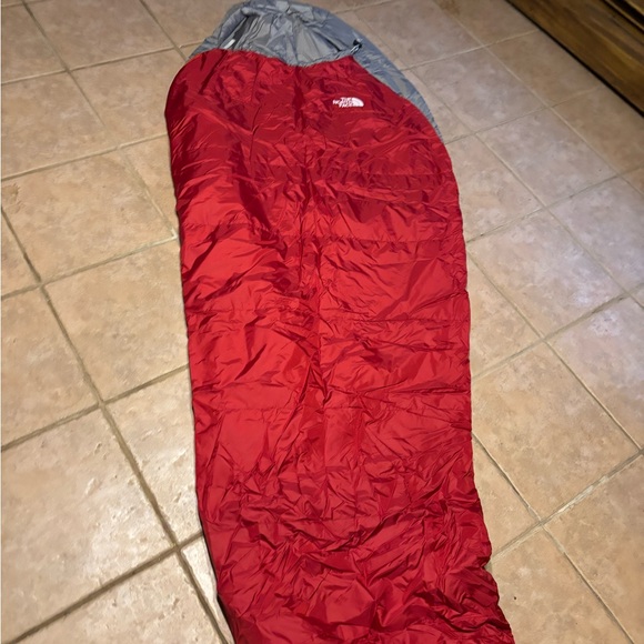 The North Face Red and Gray Outdoor Sleeping Bag Wasatch 40 - Picture 2 of 4